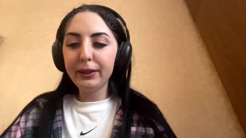 Snapshot of ruthmarron chatting on 11.08.25 Cindy online show from 11.08.25