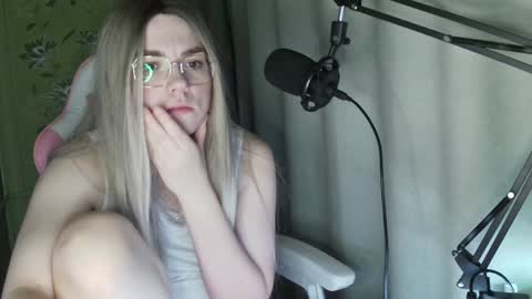 Snapshot of ruthsimp chatting on 02.05.25 Tanyushka online show from 02.05.25