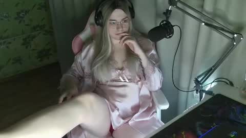 Snapshot of ruthsimp chatting on 03.09.25 Tanyushka online show from 03.09.25