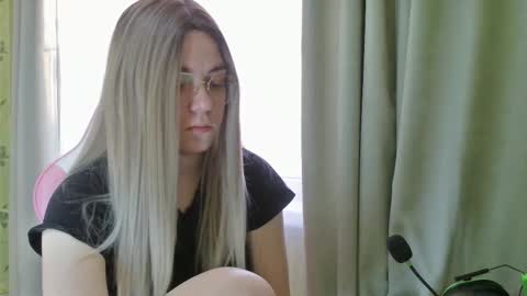 Snapshot of ruthsimp chatting on 12.01.25 Tanyushka online show from 12.01.25