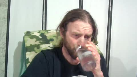 Snapshot of rwb1982 chatting on 04.19.26 rwb1982 online show from 04.19.26