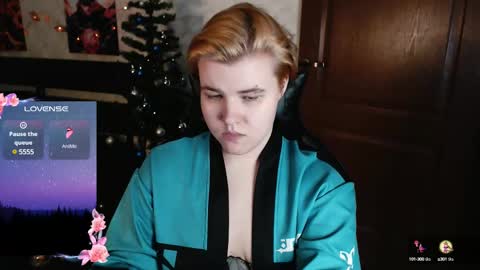 Snapshot of ryan__kim chatting on 12.12.24 Ryan online show from 12.12.24