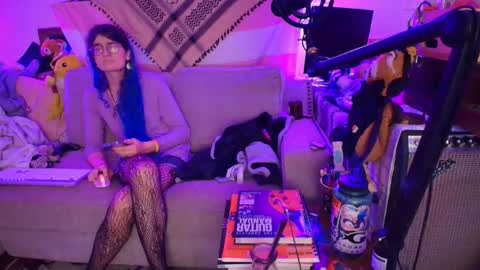 Snapshot of ryn_michele chatting on 10.30.25 Ryn Michele online show from 10.30.25