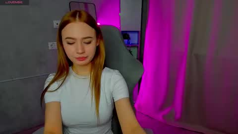 Snapshot of s0fia_kiss chatting on 12.16.25 Sofia online show from 12.16.25