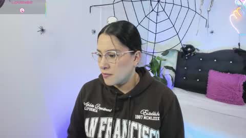 saaya_tay online show from 10.28.25