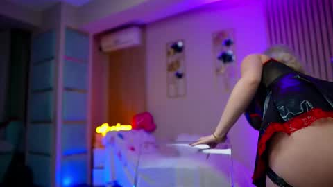 SabrinaJade online show from 12.17.25