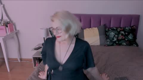 Sabrina MacMarren online show from 02.02.25