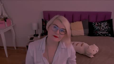 Sabrina MacMarren online show from 02.04.25