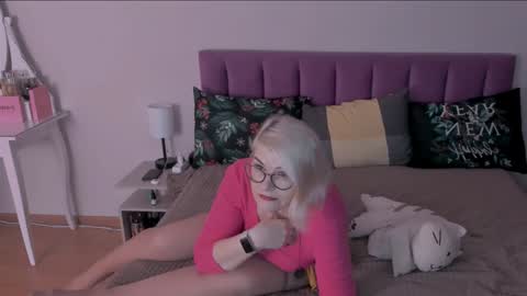 Sabrina MacMarren online show from 02.04.25