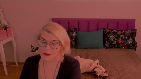 Sabrina MacMarren online show from 02.05.25