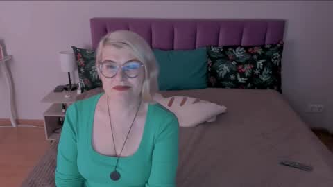 Sabrina MacMarren online show from 02.09.25