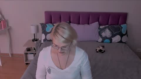 Sabrina MacMarren online show from 02.22.25