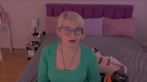 Sabrina MacMarren online show from 03.10.25