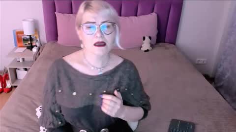 Sabrina MacMarren online show from 11.25.25