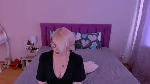 Sabrina MacMarren online show from 02.05.26