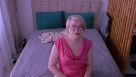 Sabrina MacMarren online show from 03.05.26