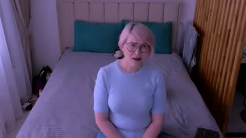 Sabrina MacMarren online show from 03.12.26