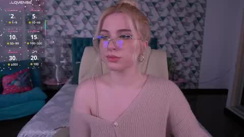 Snapshot of sabrinamuse chatting on 05.19.26 Sabrina online show from 05.19.26