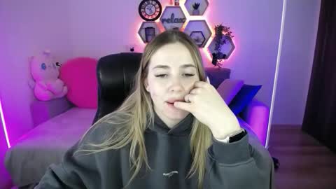 Sabrina Violet online show from 04.04.26