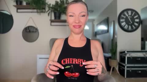 Snapshot of sacha__xx chatting on 04.30.26 sacha__xx online show from 04.30.26
