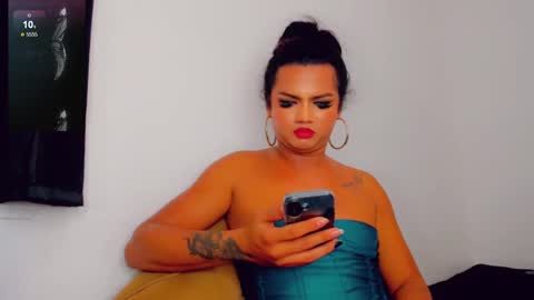 Snapshot of sacha_candy chatting on 12.10.24 Sacha online show from 12.10.24