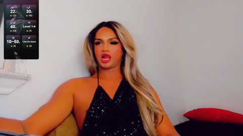 Snapshot of sacha_candy chatting on 12.11.24 Sacha online show from 12.11.24