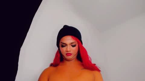 Snapshot of sacha_candy chatting on 12.12.24 Sacha online show from 12.12.24