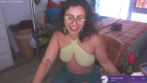 Snapshot of safaeri chatting on 06.30.26 Safa online show from 06.30.26
