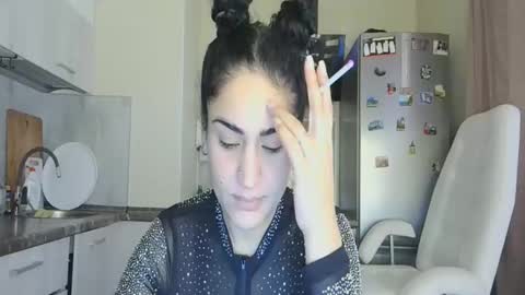 Snapshot of safari_xx chatting on 11.20.25 Queen online show from 11.20.25