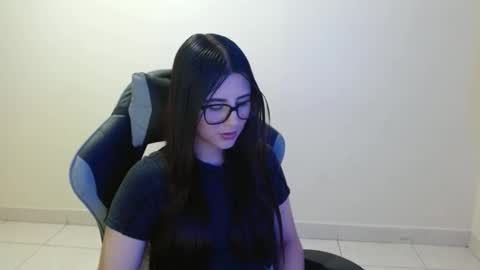 Sahaliefox  online show from 10.23.25