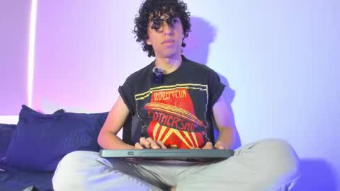 saint_dark online show from 12.04.25