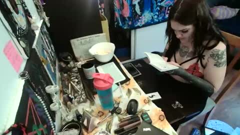 salemsslut online show from 02.18.25