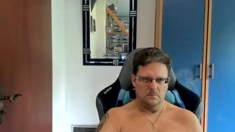 Snapshot of salichris chatting on 07.15.26 salichris online show from 07.15.26