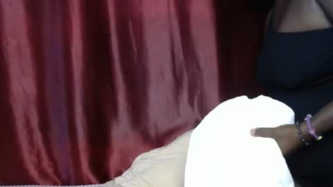 sally_bee1 online show from 04.01.26