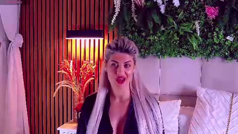 SalmaRoze online show from 06.15.26