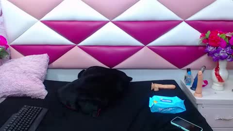 Snapshot of salmasantos chatting on 01.07.25 salmasanto online show from 01.07.25