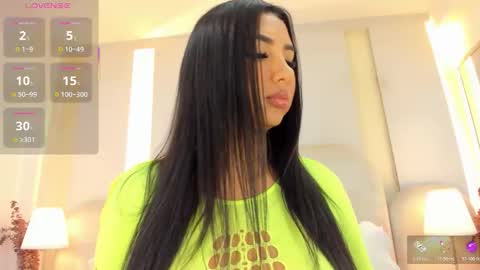 Snapshot of salomebell chatting on 05.05.26 online show from 05.05.26