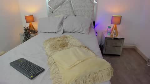 Snapshot of salomedyla chatting on 12.17.24 salomedyla online show from 12.17.24