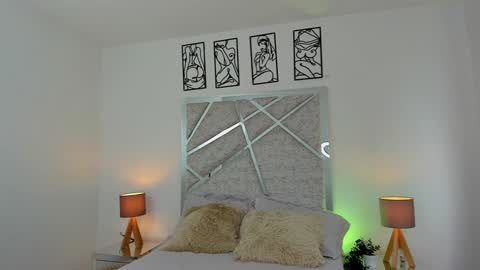 Snapshot of salomedyla chatting on 12.31.24 salomedyla online show from 12.31.24