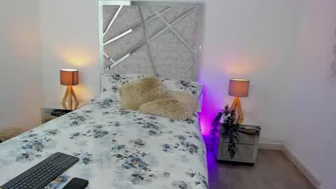 Snapshot of salomedyla chatting on 02.20.25 salomedyla online show from 02.20.25