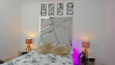 Snapshot of salomedyla chatting on 02.21.25 salomedyla online show from 02.21.25