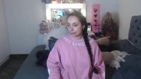 Snapshot of salomefox2 chatting on 09.23.25 yenny online show from 09.23.25