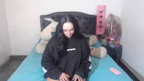 Snapshot of salomefox2 chatting on 10.05.25 yenny online show from 10.05.25