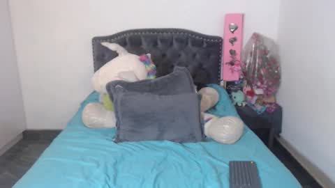 Snapshot of salomefox2 chatting on 10.07.25 yenny online show from 10.07.25