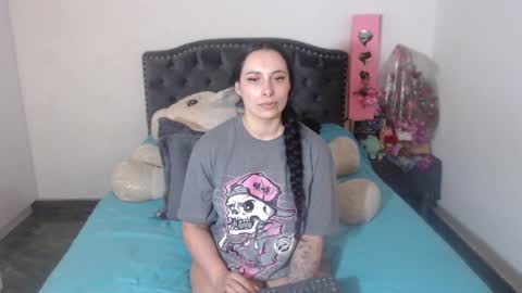 Snapshot of salomefox2 chatting on 10.11.25 yenny online show from 10.11.25