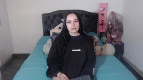 Snapshot of salomefox2 chatting on 10.18.25 yenny online show from 10.18.25