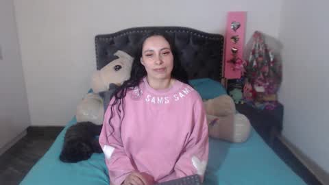 Snapshot of salomefox2 chatting on 10.24.25 yenny online show from 10.24.25