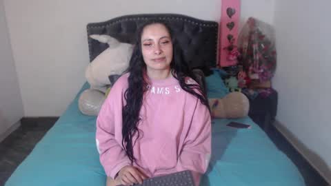 Snapshot of salomefox2 chatting on 11.12.25 yenny online show from 11.12.25