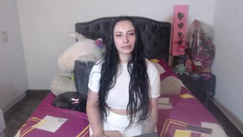 Snapshot of salomefox2 chatting on 11.17.25 yenny online show from 11.17.25