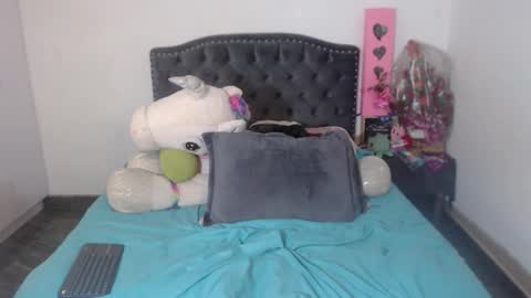 Snapshot of salomefox2 chatting on 11.22.25 yenny online show from 11.22.25